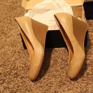 Nude wedge